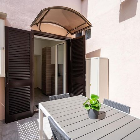 Appartamento Elegante Con Terrazzino Nel Centro Di Napoli Exterior foto