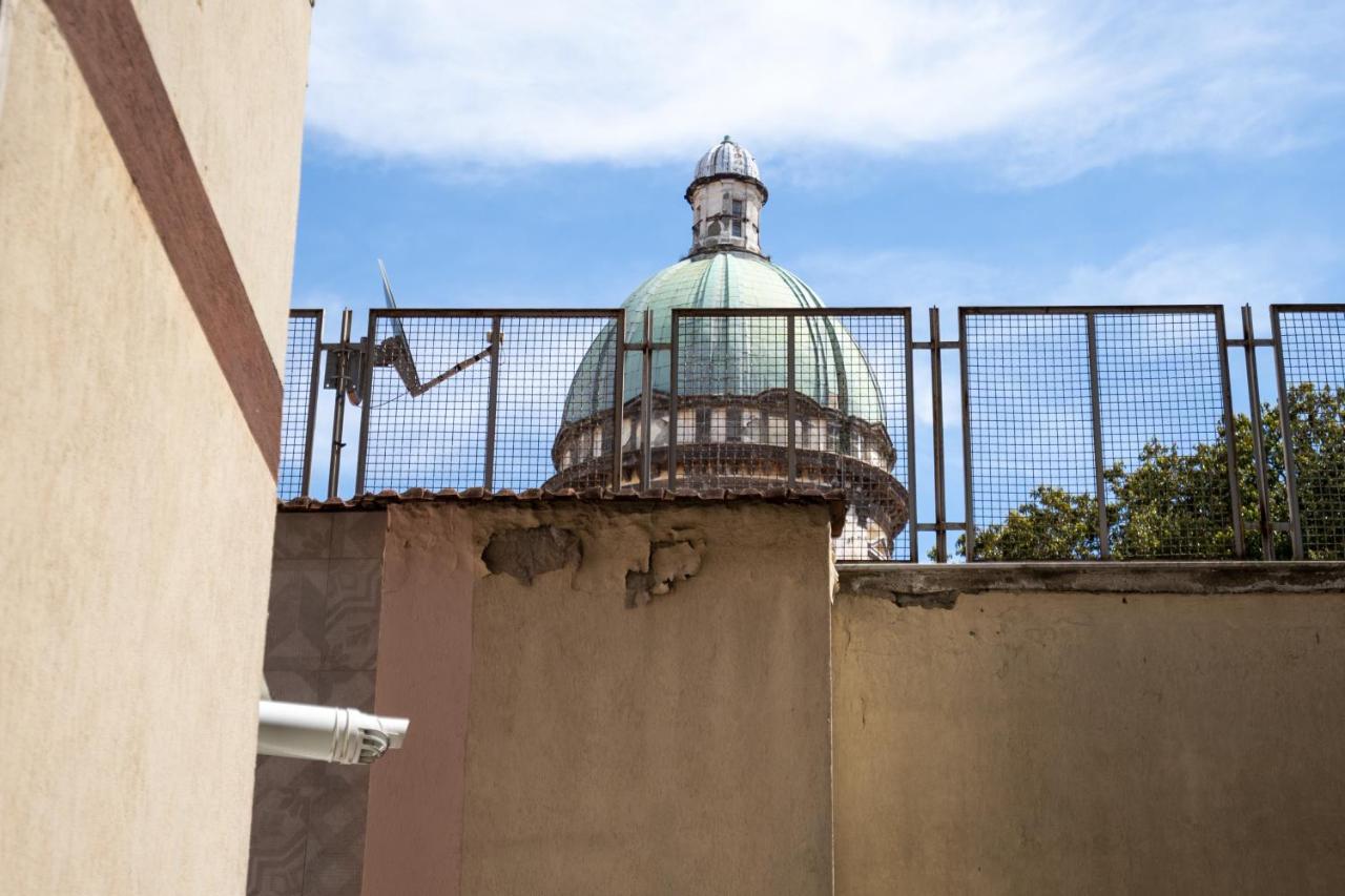 Appartamento Elegante Con Terrazzino Nel Centro Di Napoli Exterior foto