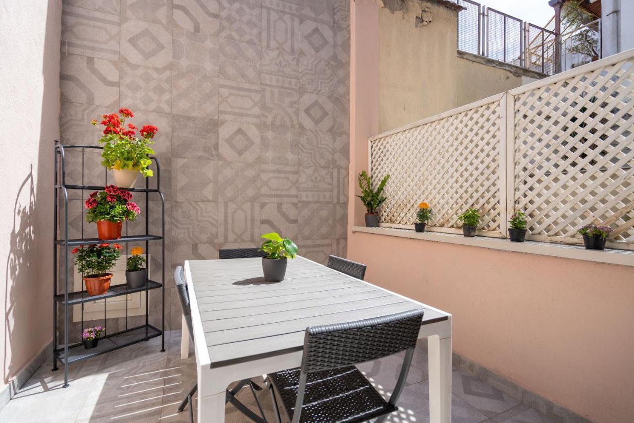Appartamento Elegante Con Terrazzino Nel Centro Di Napoli Exterior foto