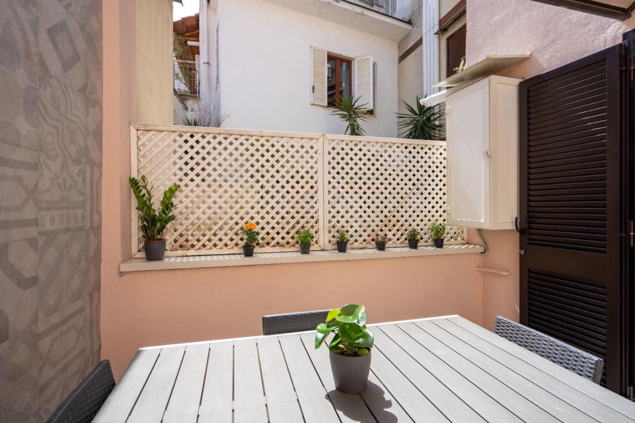 Appartamento Elegante Con Terrazzino Nel Centro Di Napoli Exterior foto