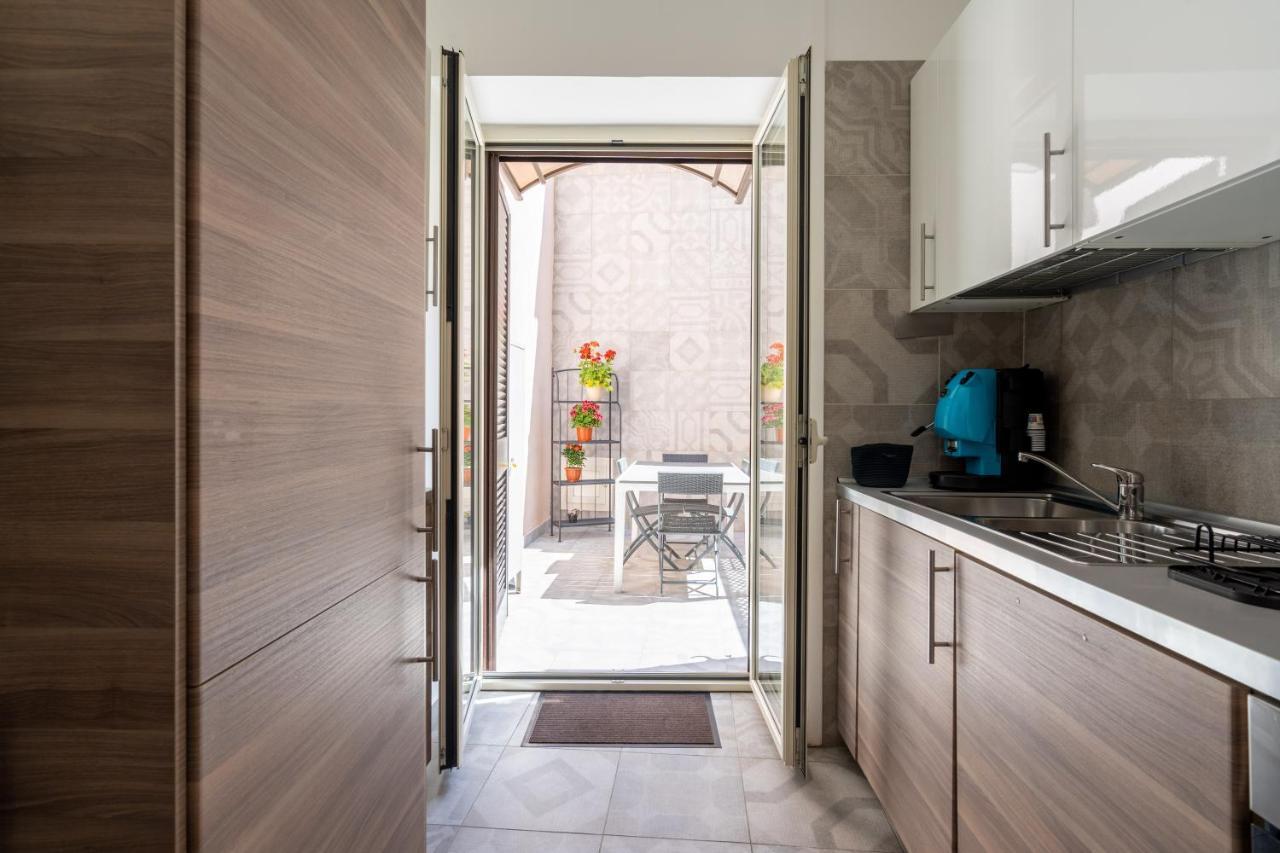 Appartamento Elegante Con Terrazzino Nel Centro Di Napoli Exterior foto