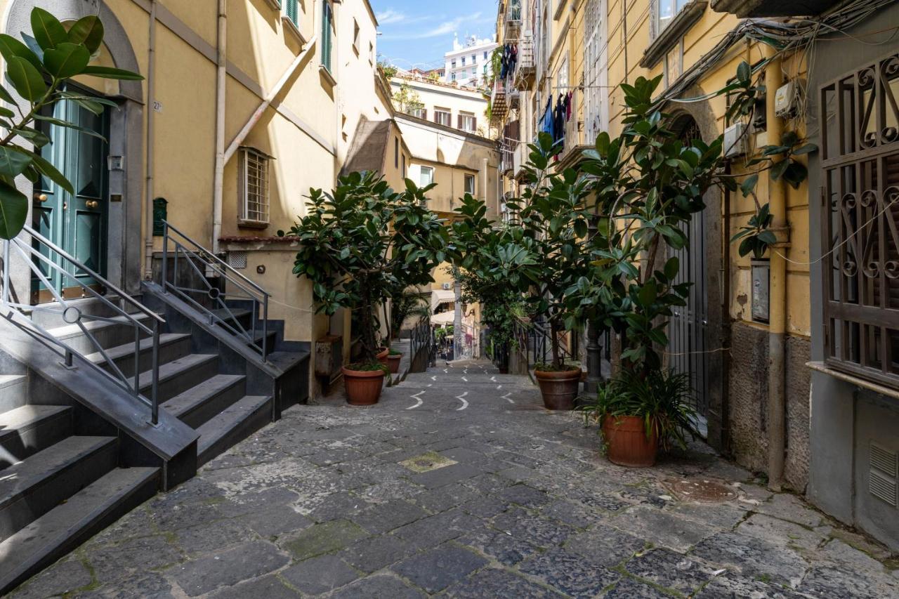 Appartamento Elegante Con Terrazzino Nel Centro Di Napoli Exterior foto
